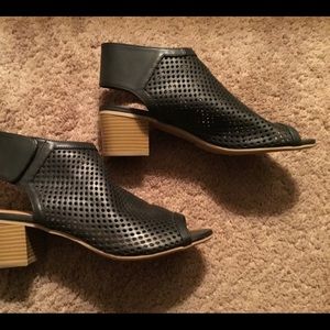 Solanz black heels size 10